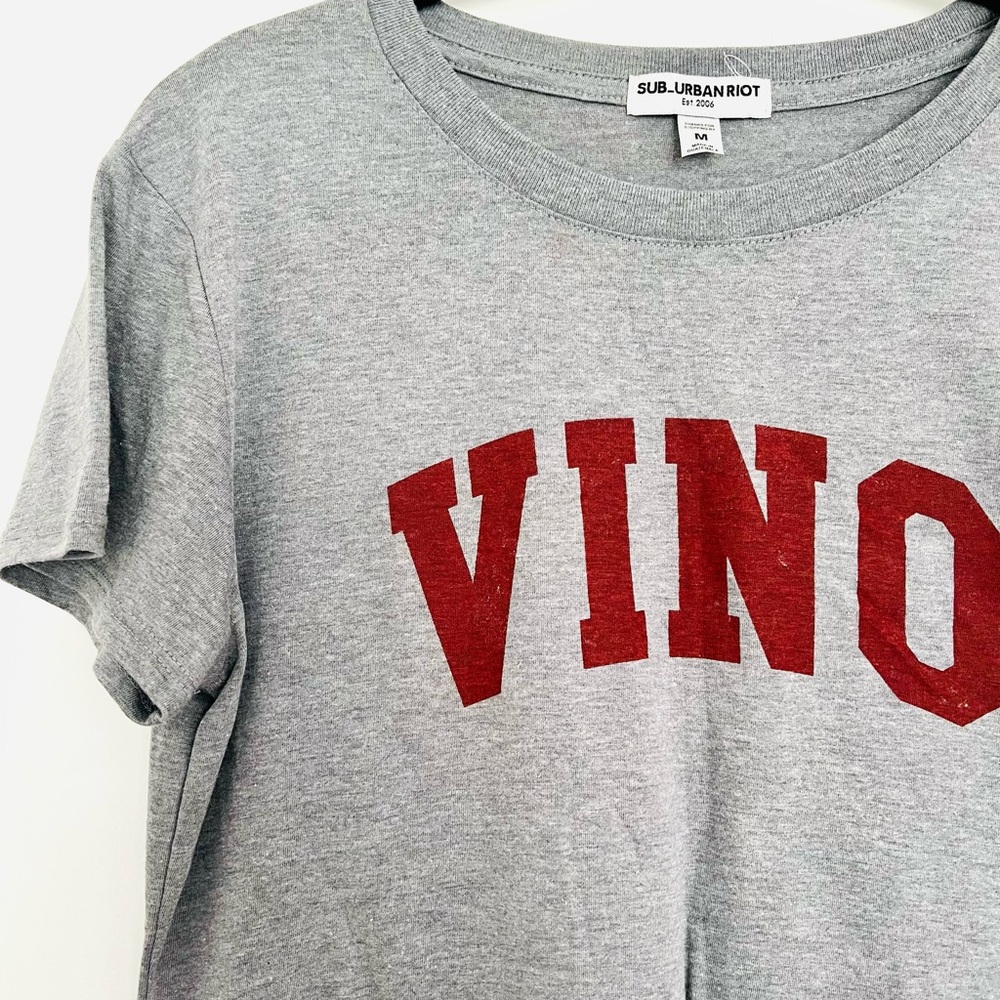 Vino tee. Size M